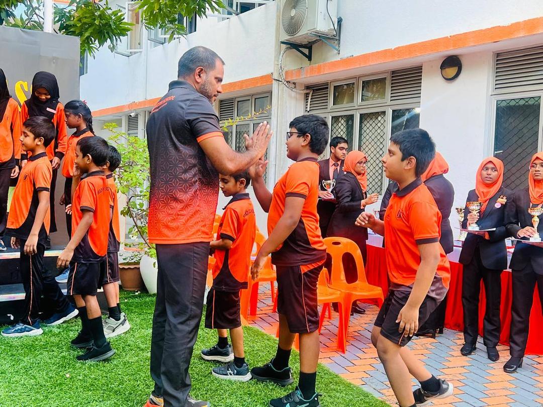 ގްރޭޑް 1 އަށް 5،700 އަށްވުރެ ގިނަ ދަރިވަރުންނަށް ފުރުސަތު