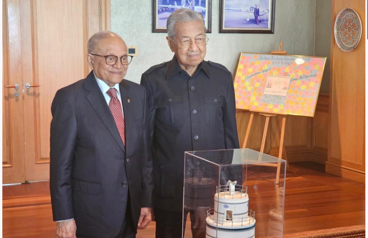 ރައީސް މައުމޫން، ކުރީގެ ބޮޑުވަޒީރު ޑރ.މަހާތިރާ ބައްދަލުކުރައްވައިފި