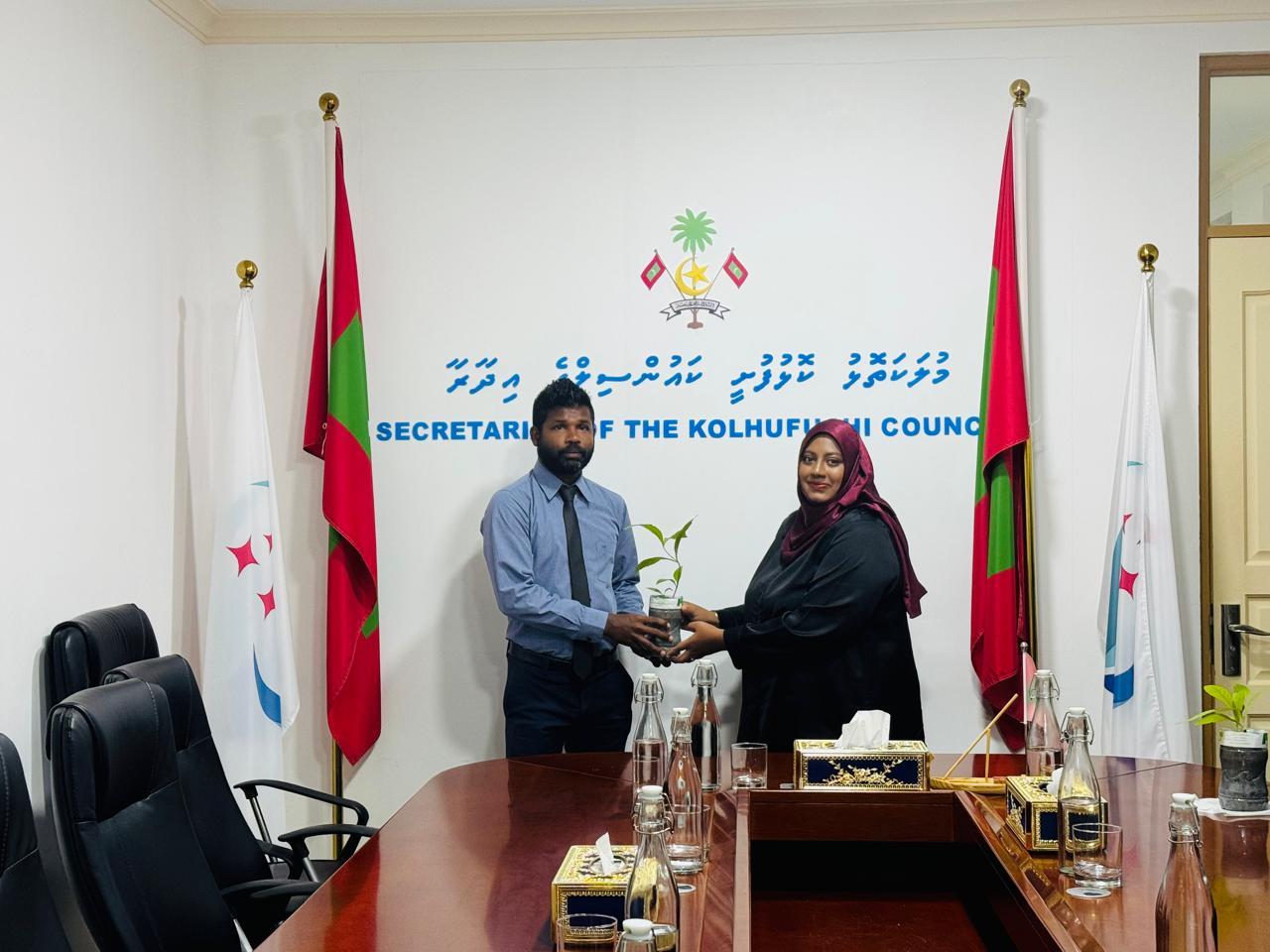 5 މިލިއަން ގަސް އިންދުމުގެ ޕްރޮގްރާމް 2 އަތޮޅެއްގައި ކުރިއަށްގެންގޮސްފި