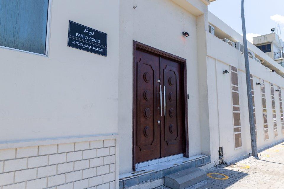 ހައިކޯޓުގެ ފަނޑިޔާރު ކަމަށް މާހިރު އައްޔަނުކުރެއްވުމާއެކު ފެމިލީ ކޯޓަށް ގާޒީއަކު ހޯދަނީ