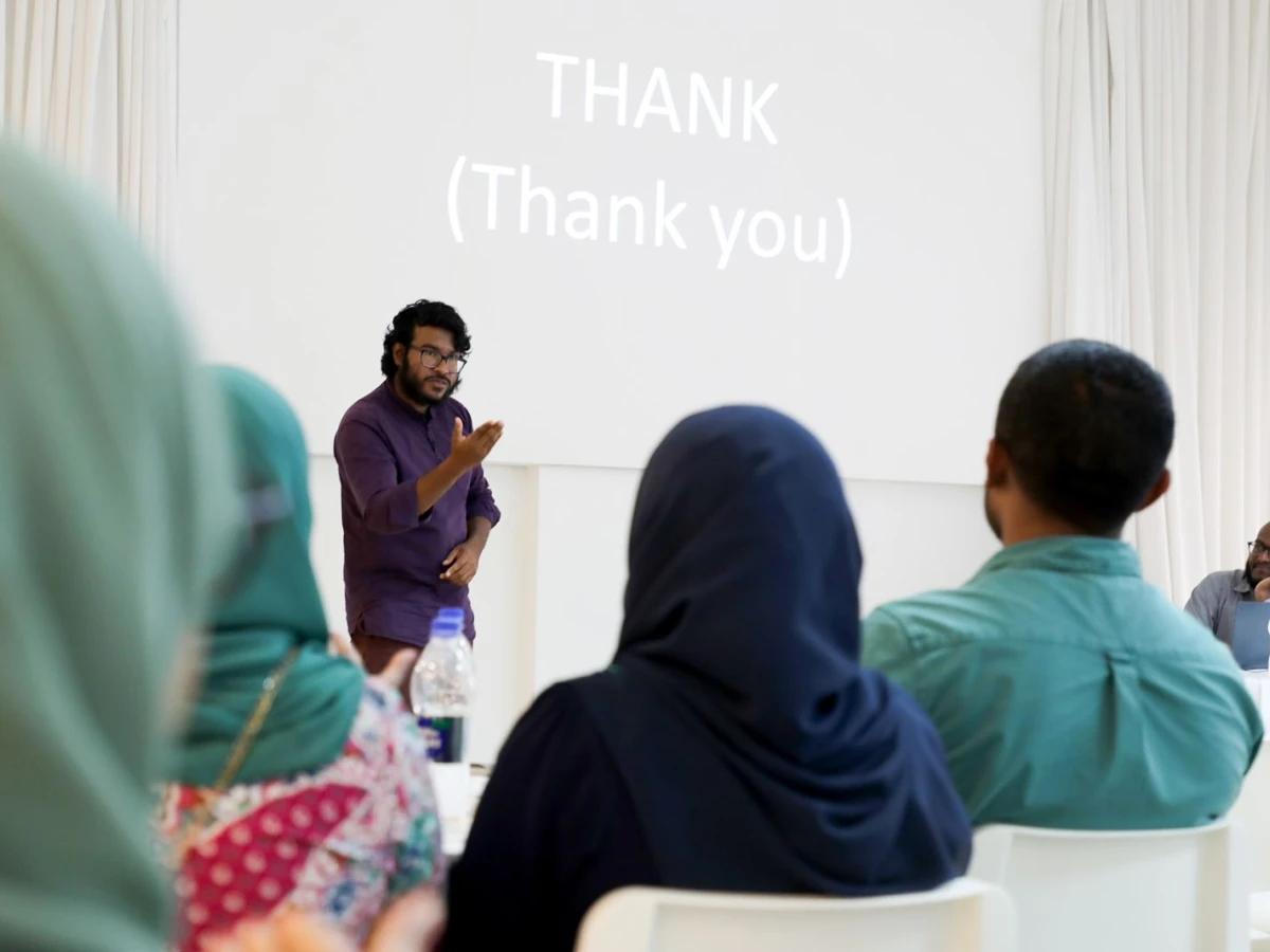 ރާއްޖޭގައި ފުރަތަމަ ފަހަރަށް ސައިންލޭންގުއޭޖްގެ ސެޓްފިކެޓް ލެވެލް ކޯހެއް ފަށަނީ!