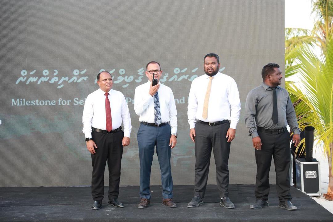 މާފުށީގެ ތަރައްގީގެ މަސައްކަތަށް ކައުންސިލުން ބަނދެފައިވާ ސޭންޑު ބާޖު އިފްތިތާޙްކޮށްފި