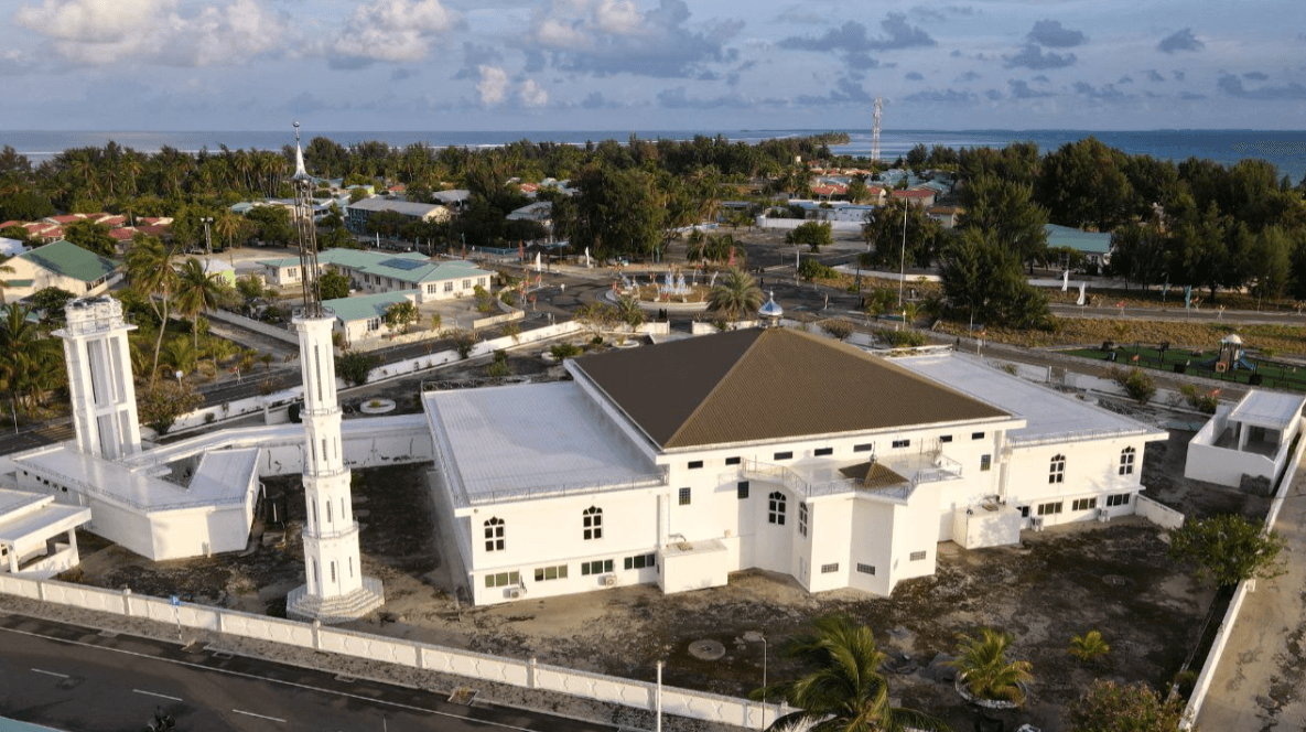 ''އިސްލާމުން ނިކަމެތިވުމުގެ ސަބަބަކީ މާތް ﷲގެ ޝަރީޢަތް ދޫކޮށް އަމިއްލަ ޤާނޫނުތަކަށް ޢަމަލުކުރުން''