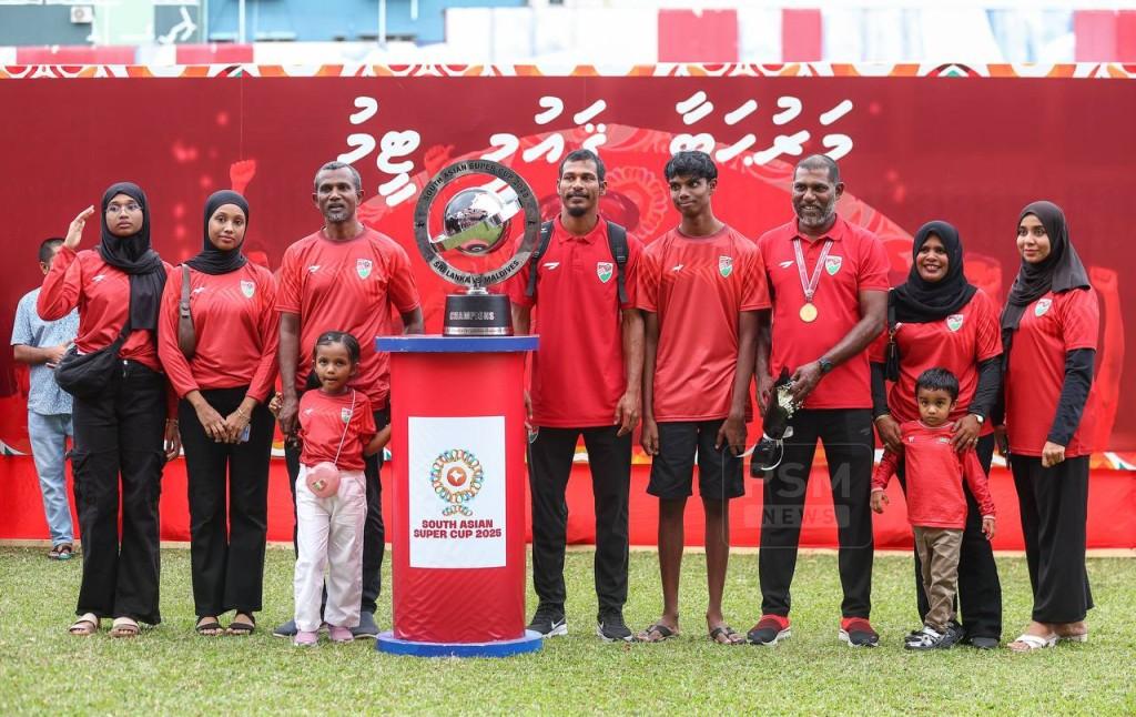 ޤައުމީ ޓީމަށް ހިތުގައި އޮތް ޝުކުރު، ދިވެހިން ގަލޮޅު ދަނޑުން ދައްކާލައިފި