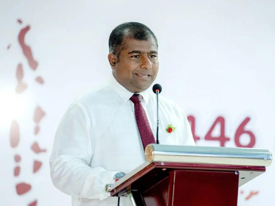 ވަޒީރު އާދަމް ނަސީރު ޝާރުޖާއަށް