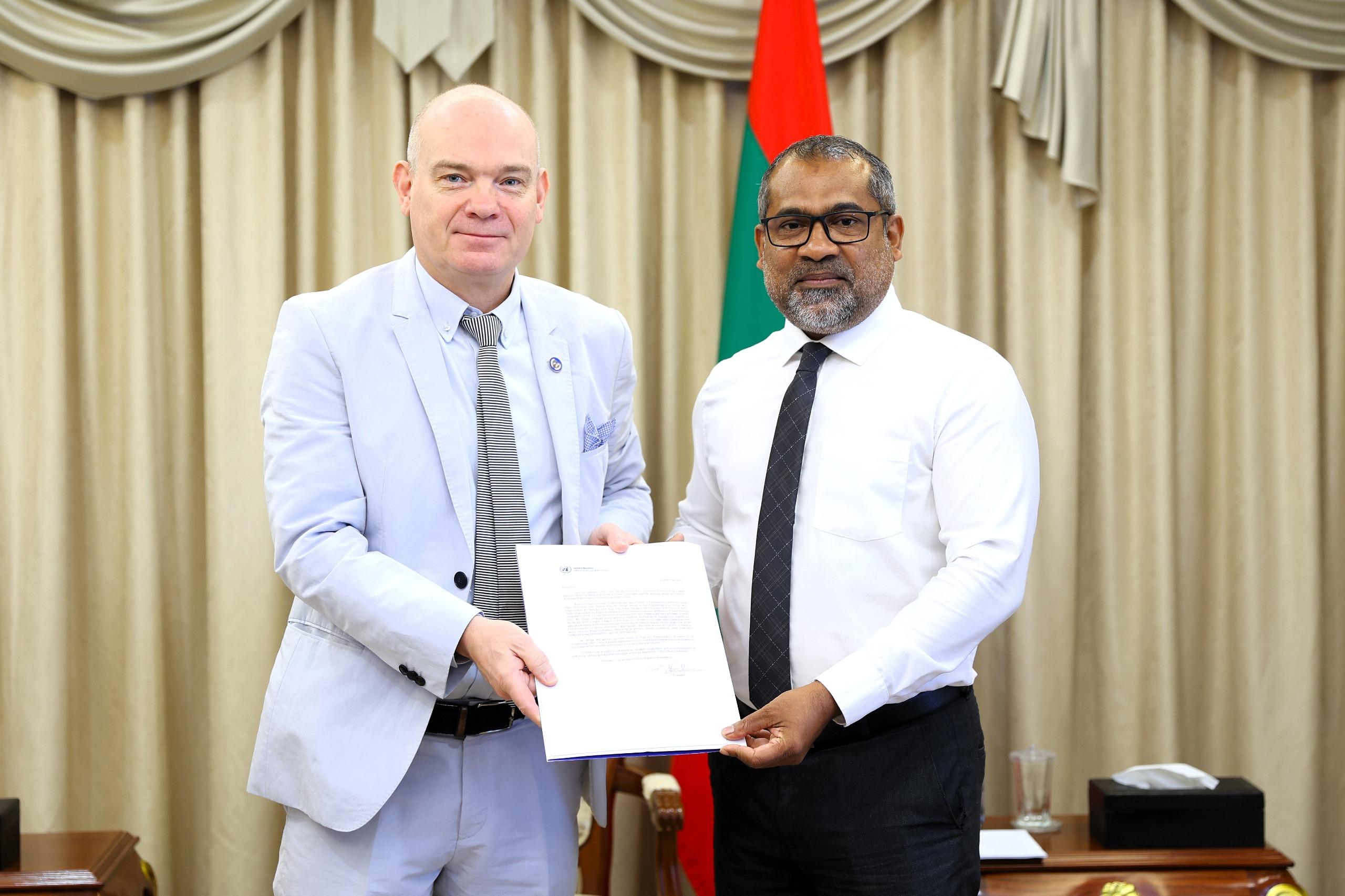 ޔޫ.އެން.އޯ.ޑީ.ސީގެ ރީޖަނަލް ރެޕްރެޒެންޓޭޓިވް, ފޮރިން މިނިސްޓަރ ބައްދަލުކުރައްވައިފި