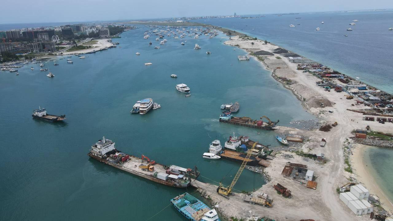 ހުއްދަ ނެތި ހުޅުމާލޭ ފަޅުތުރޭގައި ފައިބަރު މަސައްކަތް ކުރުން މަނާ ކޮށްފި