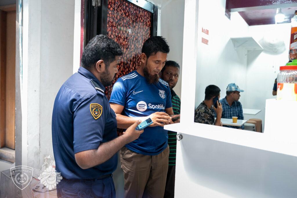 މާލޭގައި ހިންގާ އޮޕަރޭޝަންގެ ތެރެއިން 8 ބިދޭސީއަކު އިމިގްރޭޝަންގެ ބެލުމުގެ ދަށަށް!