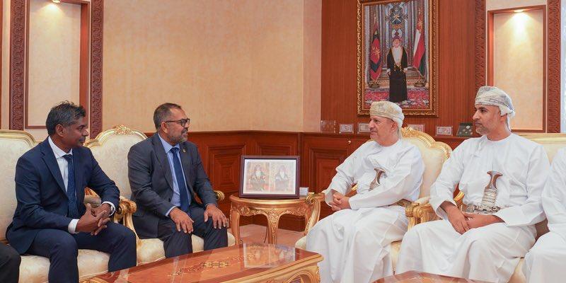 އޮމާނާއެކު ދެ ދާއިރާއަކުން ގުޅުން ބަދަހި ކުރަން މަޝްވަރާކޮށްފި