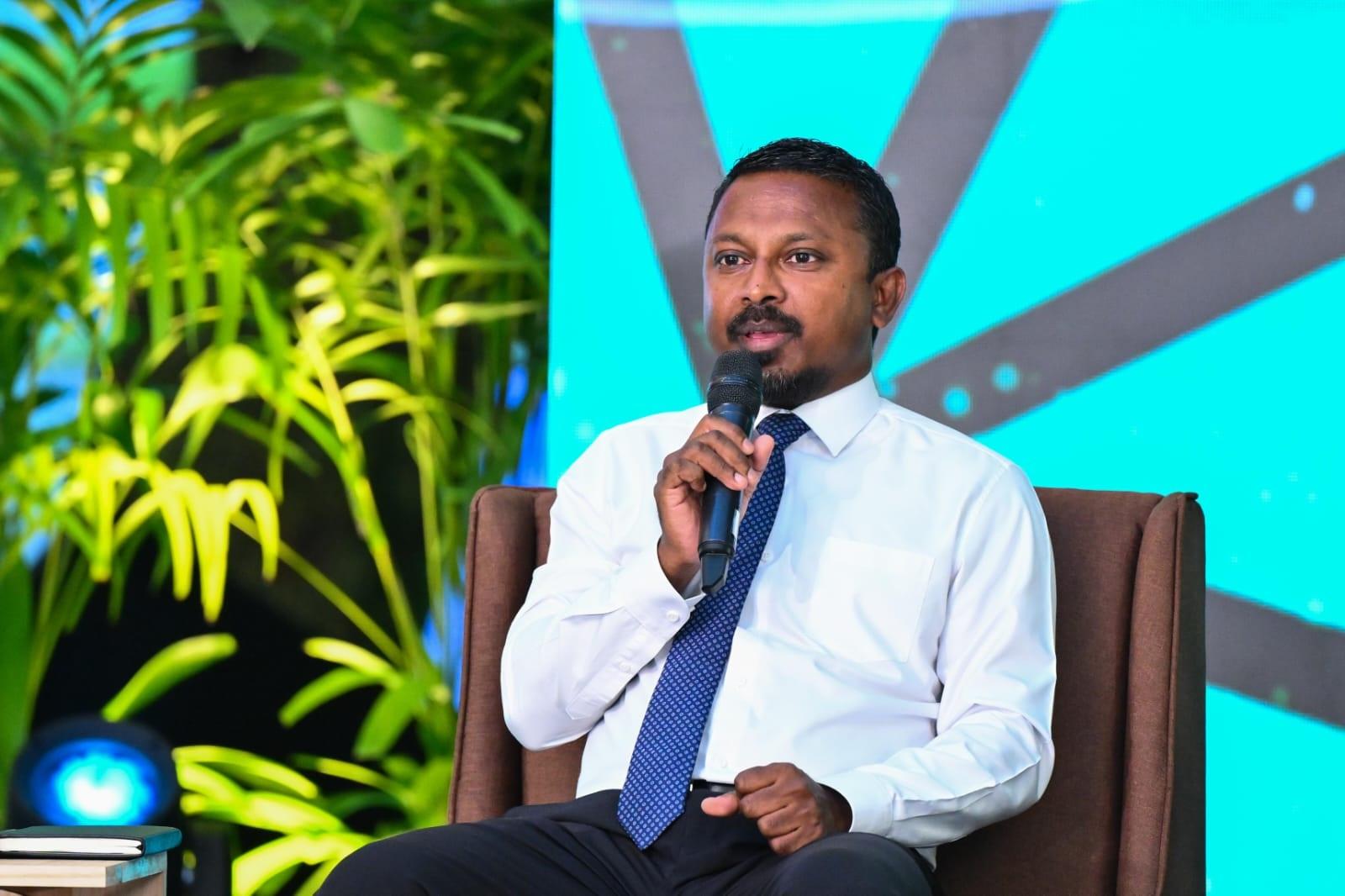 ބަންޑާރަނައިބް އަހްމަދު އުޝާމު އަހާ ފޯރަމުަގައި ވާހަކަދައްކަވަނީ