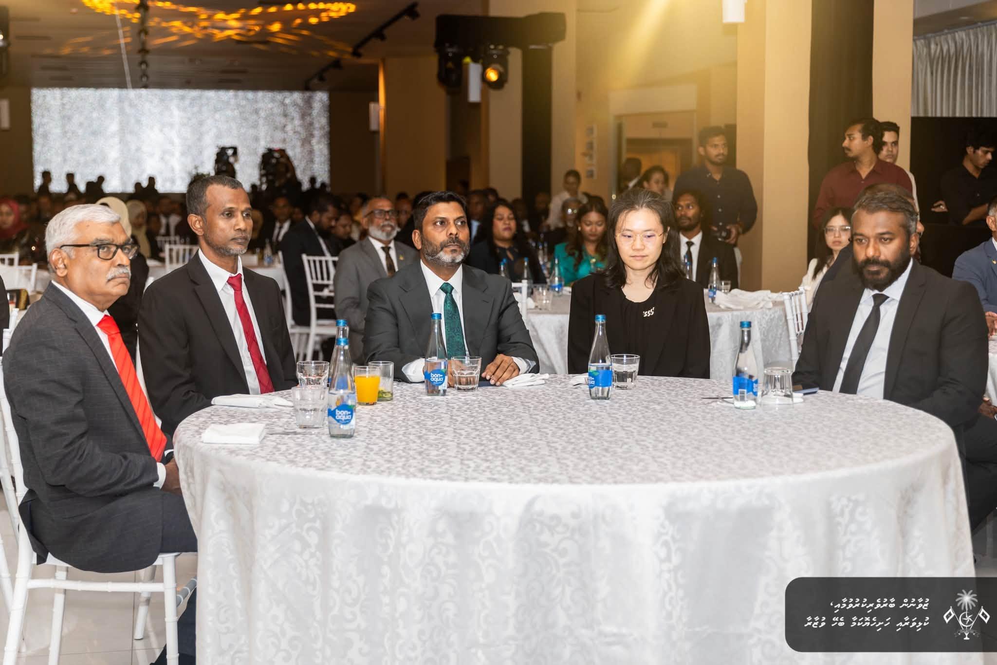 ކުޅިވަރާބެހޭވަޒީރާއެކު އެފްއޭއެމްގެ ރައީސް އަޙްމަދު ޠާރިޤް