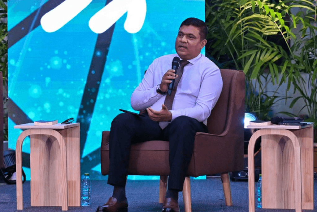 ސިވިލް އޭވިއޭޝަން މިނިސްޓަރު މުހައްމަދު އަމީން އަހާ ފޯރަމުގައި ވާހަކަދައްކަވަނީ