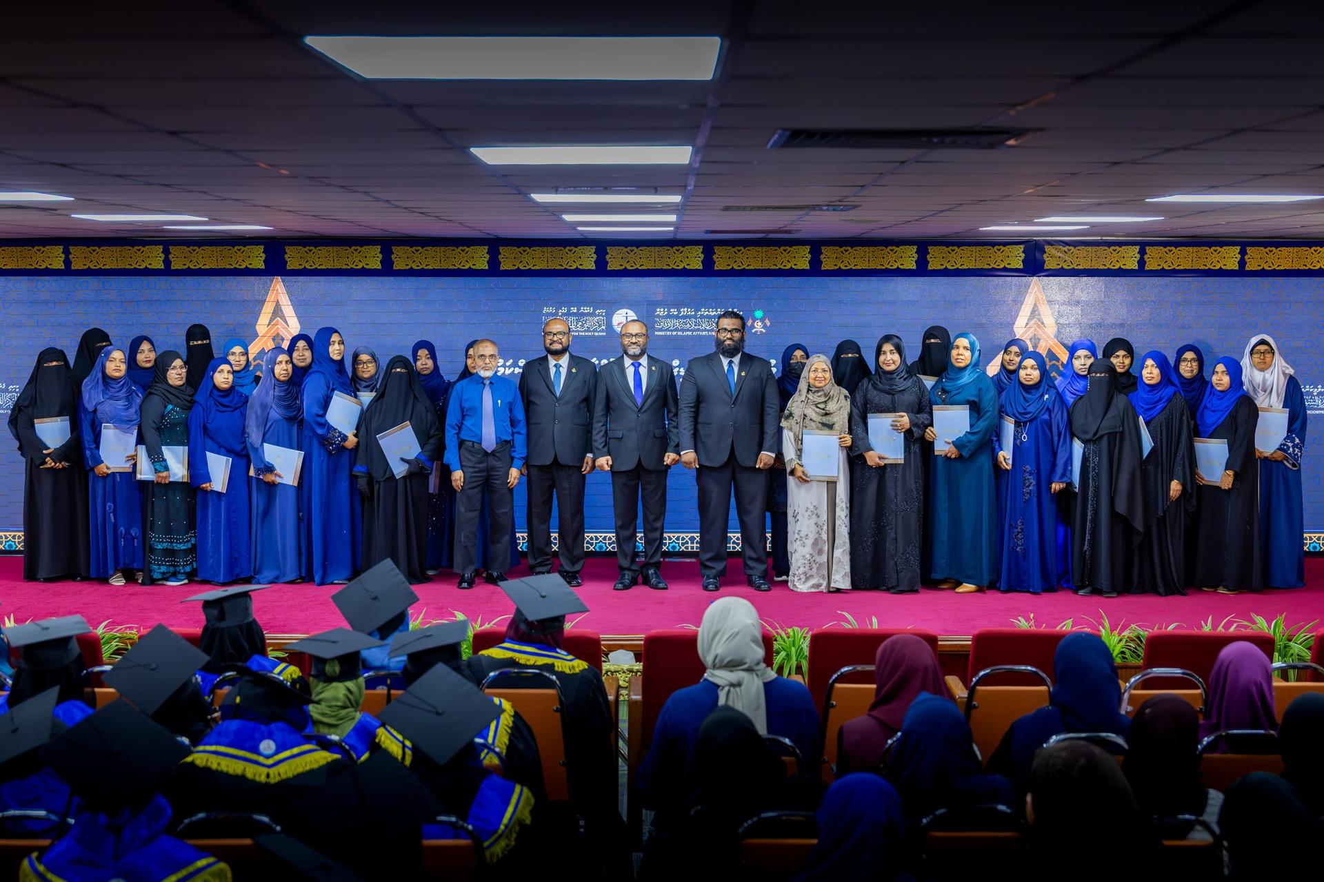ޤުރްއާން މުދައްރިސުން ބިނާކުރުމުގެ ބޮޑު ކާމިޔާބީއެއް: ޑިގްރީ އާއި ޑިޕްލޮމާ އިން 113 ދަރިވަރަކު ދަސްވެނިވެއްޖެ