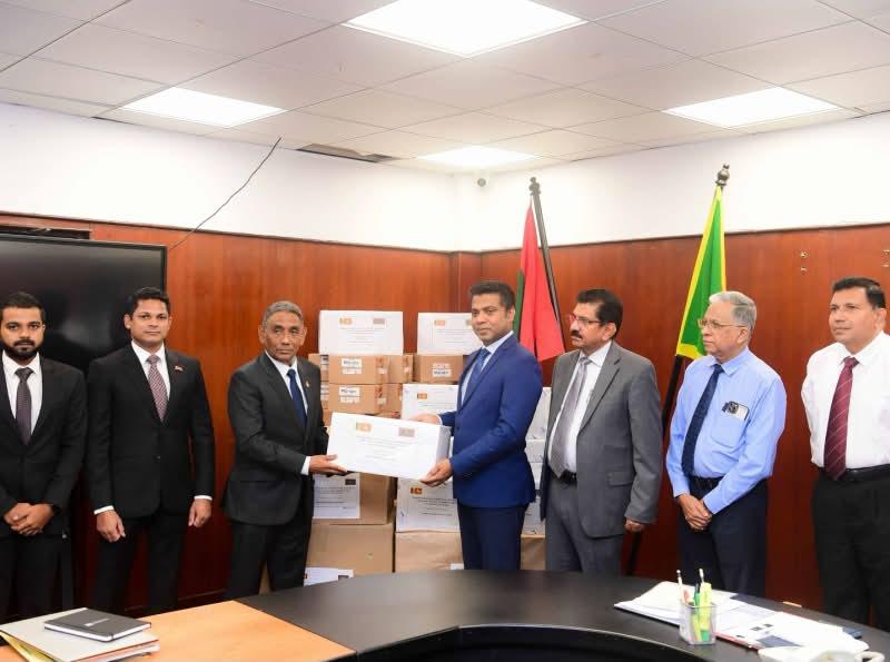 ލަންކާއިން ރާއްޖެއަށް ފަސް މިލިއަނަށްވުރެ ގިނަ ރުޕީސްގެ ބޭސް ހަދިޔާކޮށްފި