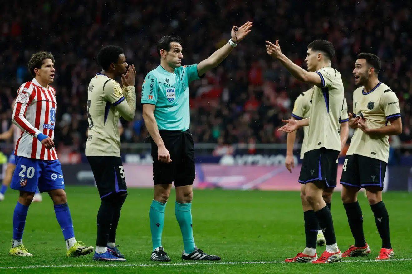 ރެފްރީންނަކީވެސް އިންސާނުންކަމަށްބުނެ ދިފާޢުކުރި ބާސާއިން އުނބަށްޖަހައި ރެފްރީންގެ ޝަކުވާ ރަސްމީކޮށް ހުށަހަޅައިފި