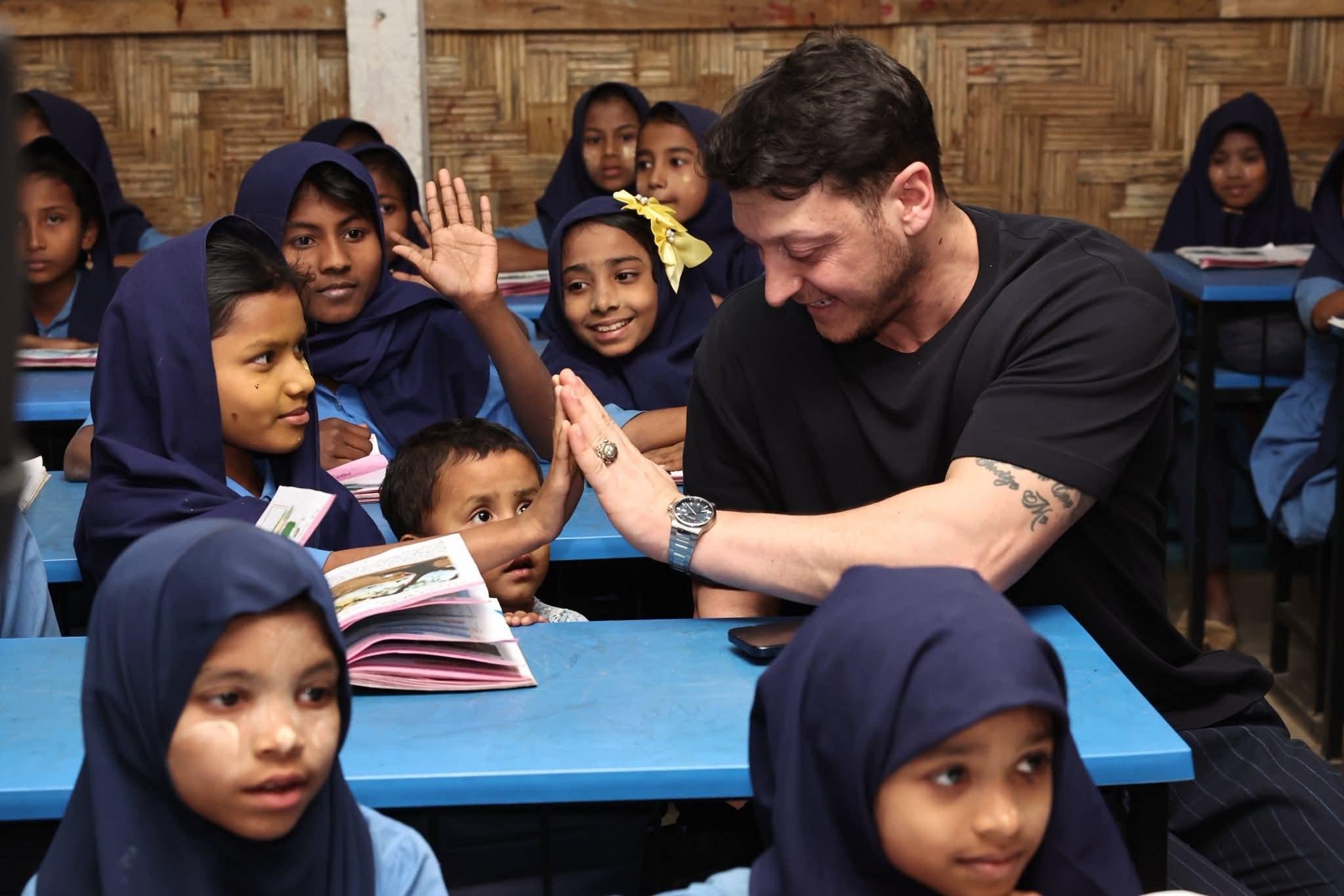 އޮޒިލް ރޮހިންޔާ މުސްލިމުން ކުދިންނާއެކު