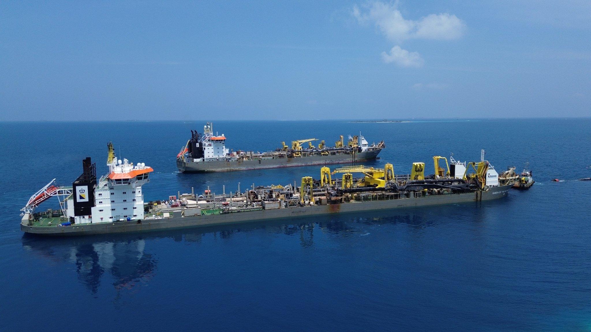 އެއްފަހަރާ ދެ ޑްރެޖަރު ބޭނުންކޮށްގެން ގިރާވަރު ފަޅު ހިއްކުން ކުރިއަށް