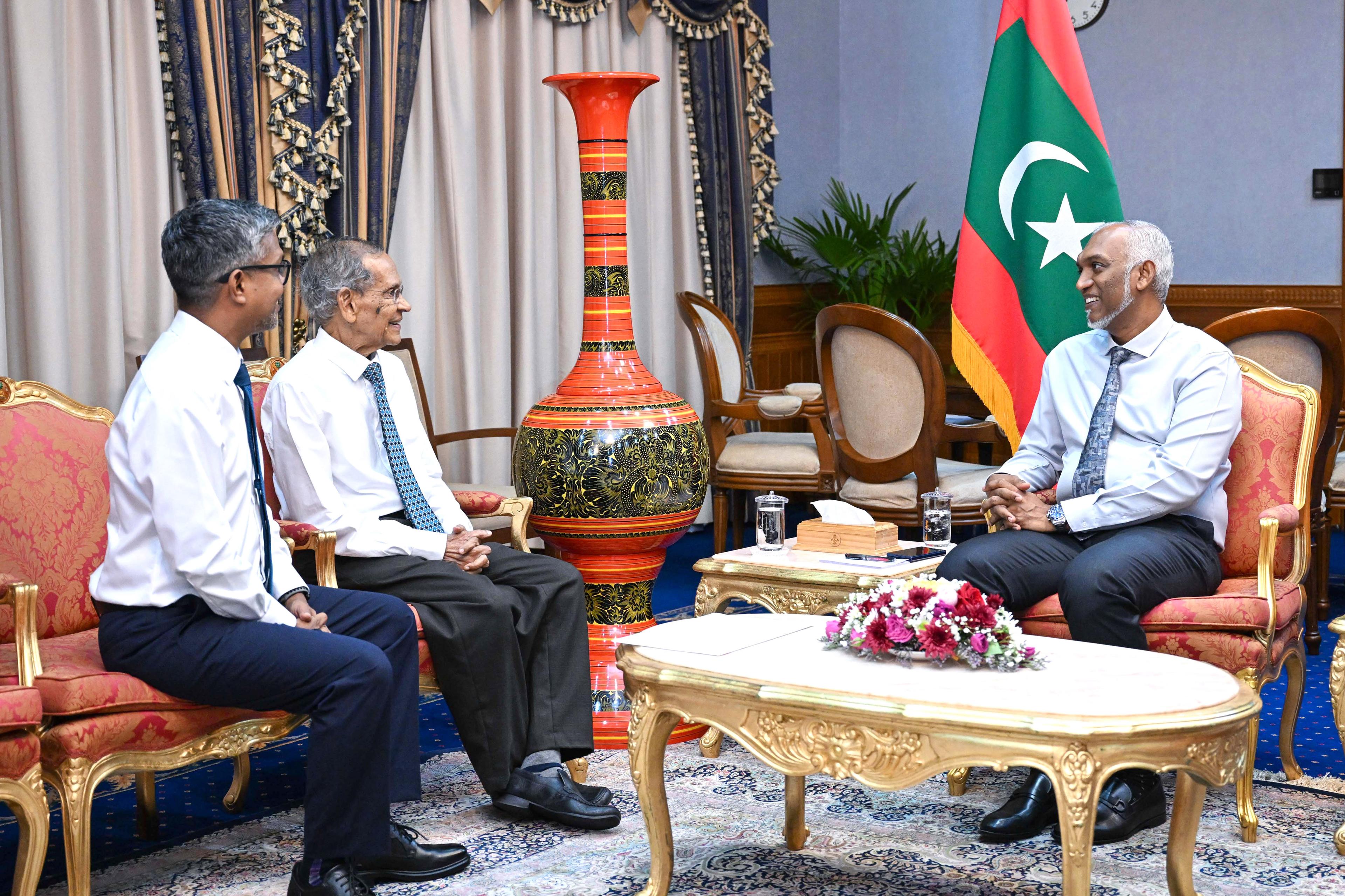 ޑޮކްޓަރ މުޙައްމަދު ޒާހިރު ޙުސައިން ރާއްޖޭގެ ތައުލީމަށް ކޮށްދެއްވި މަސައްކަތަަށް ރައީސްގެ ޝުކުރު