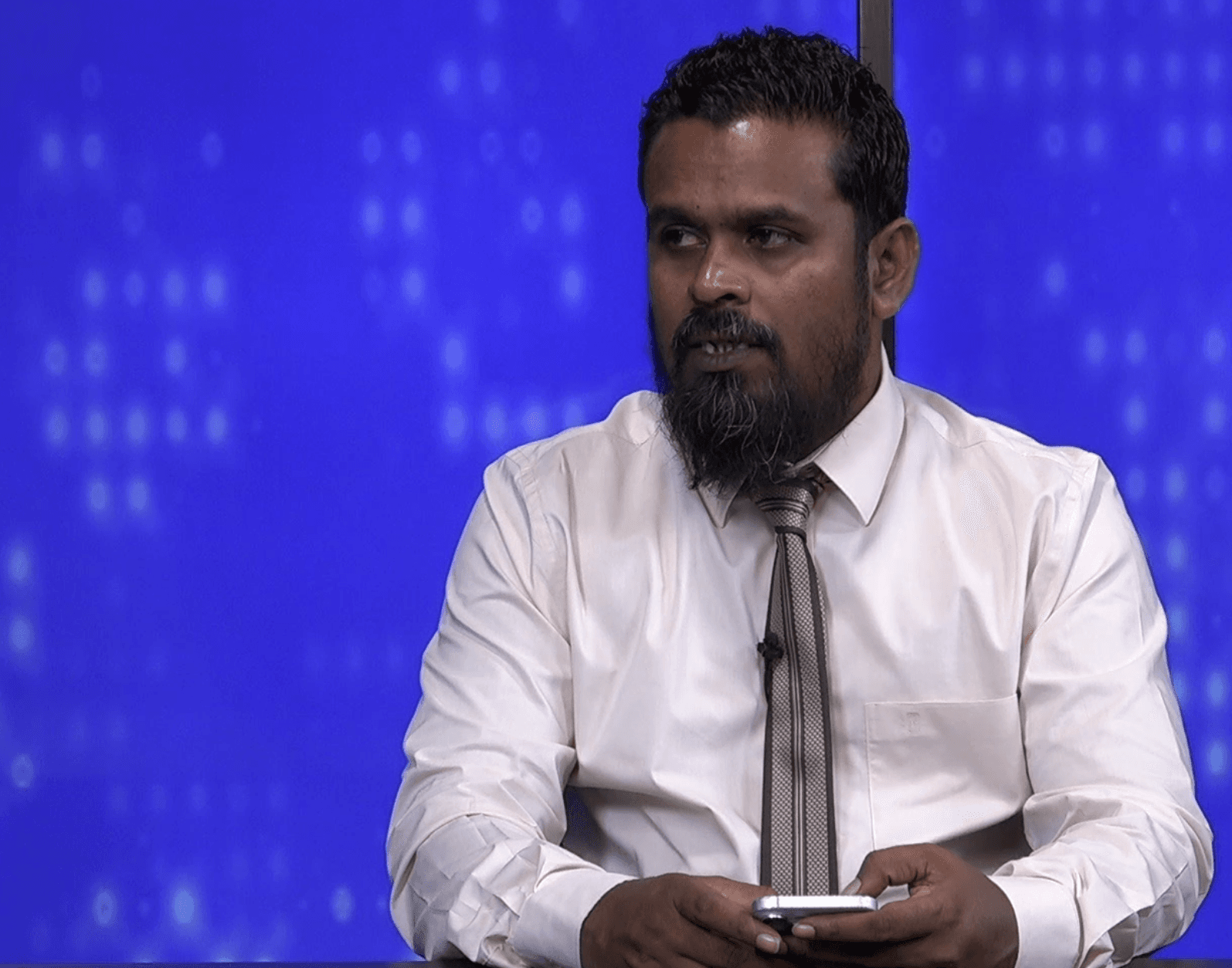 މެންދުރު ޜީވީގެ 'މައުޟޫ' ޕްރޮގްރާމުގައި ސިނާނު ވާހަކަދައްކަވަނީ