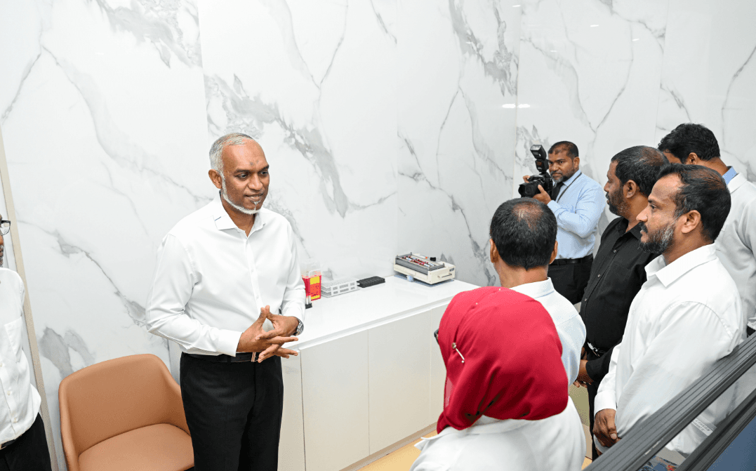 ރައީސް މުޢިއްޒު ތެލަސީމިއާ އައު ސެންޓަރު ހުޅުވާދެއްވުމަށްފަހު، ފޮޓޯ: ރައީސް އޮފީސް