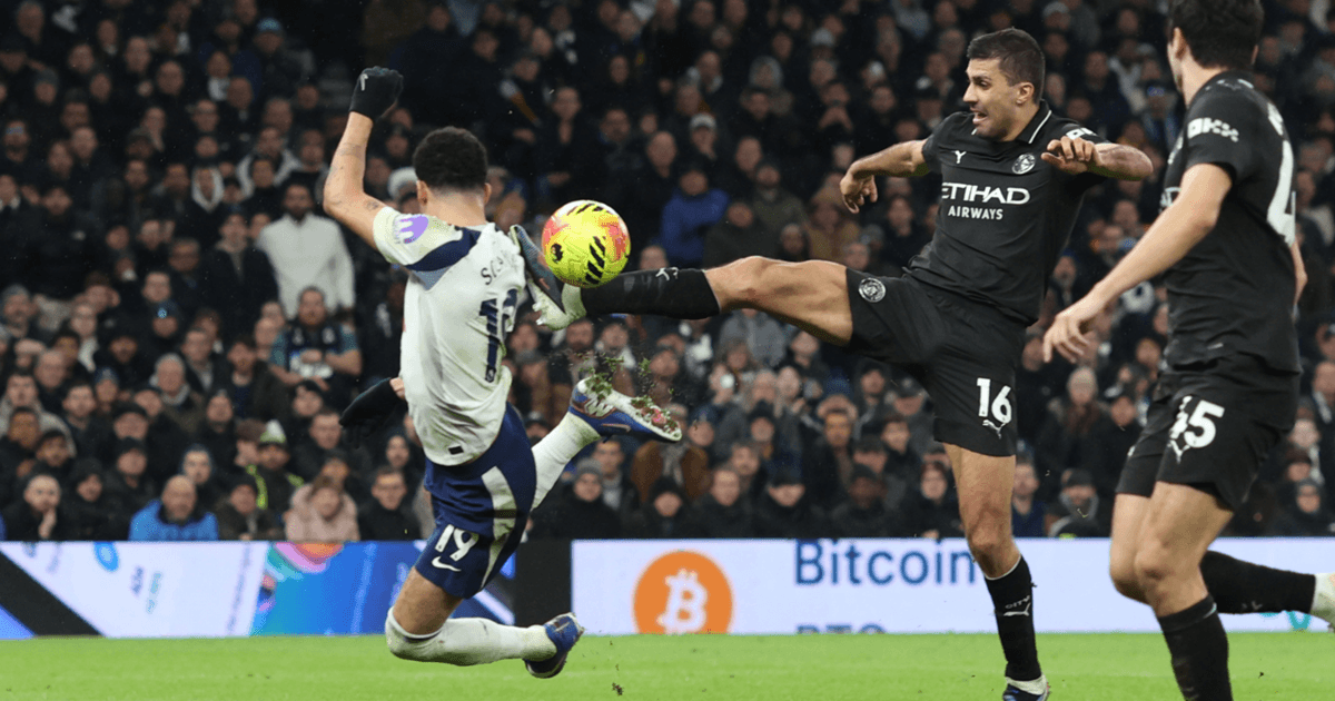 ގާޑިއޯލާ އުފަލާއެކު އާސެނަލް އަށް ލީގު ދޫކޮށްލަނީ. އެންމެ ފަހުން ކުޅުނު 6 މެޗުން އެންމެ މޮޅެއް