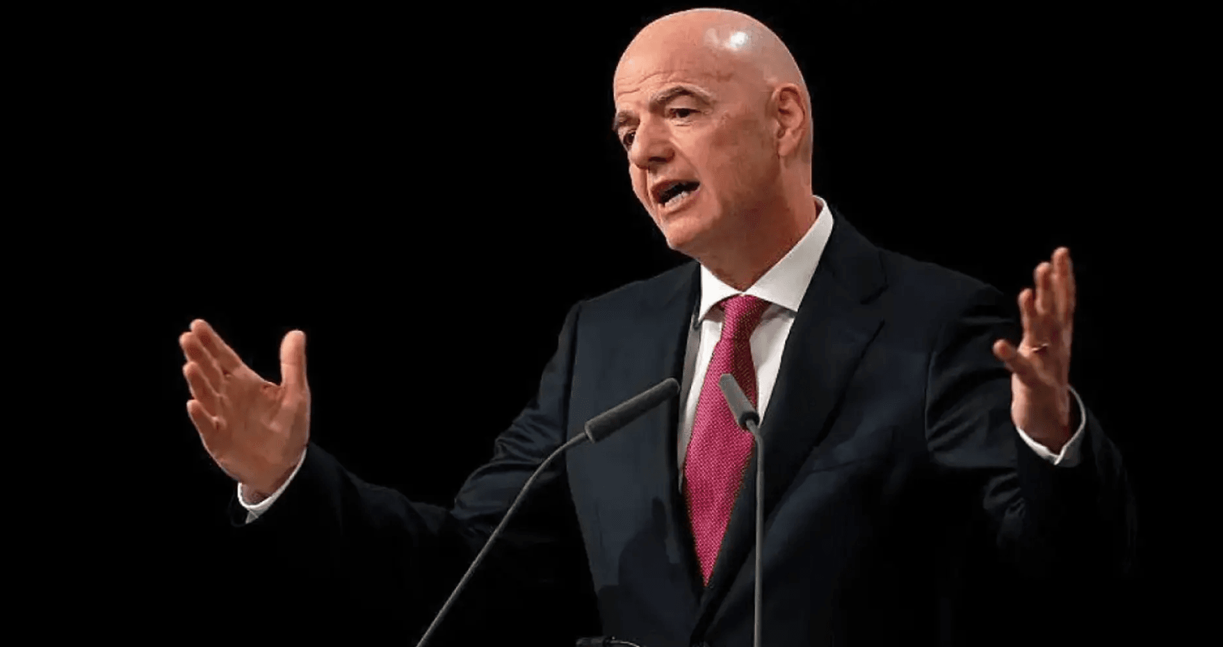 ވާހަކަދައްކާއިރު އަނގަމަތީގައި އަތްއަޅާ ކުޅުންތެރިންނަށް ރަތް ކާޑު ދައްކަން އިންފަންޓީނޯ ގޮވާލައްވައިފި