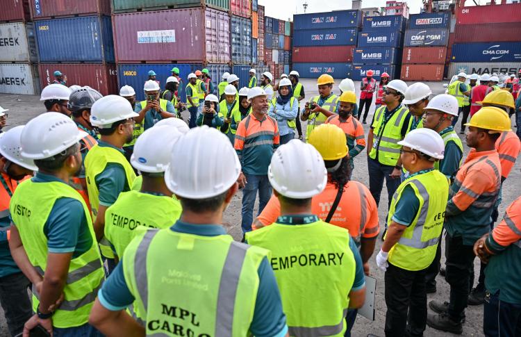 ހަނގުރާމައާ ގުޅިގެން ޚަރަދު ކުޑަކުރުމަށްޓަކާ އެމްޕިއެލްގެ އިދާރީ މުވައްޒަފުންގެ ގަޑި ކުރުކޮށްފި