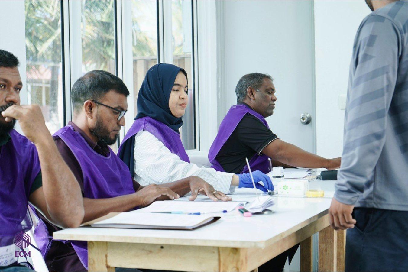 ނަތީޖާ އެއްވަރުވި ފަސް ދާއިރާއެއްގެ އިންތިޚާބުގެ ދެވަނަ ބުރު އަންނަ ހޮނިހިރު ދުވަހު