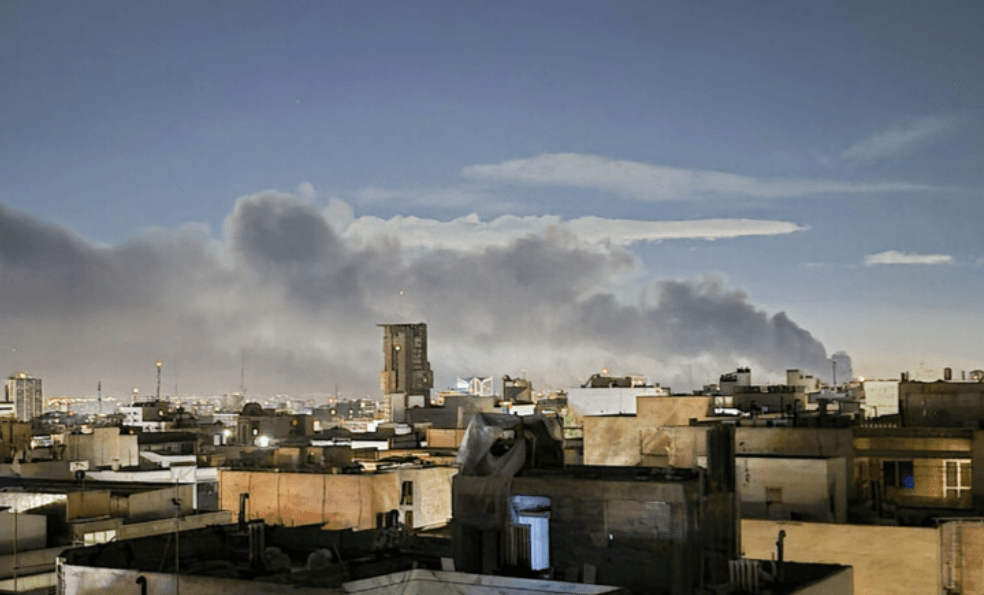 އިސްރާއީލުގެ އިންޒާރަށްފަހު އީރާނުގެ ރެއިލް ސްޓޭޝަންތަކަށާއި ބްރިޖުތަކަށް ހަމަލާދޭން ފަށައިފި