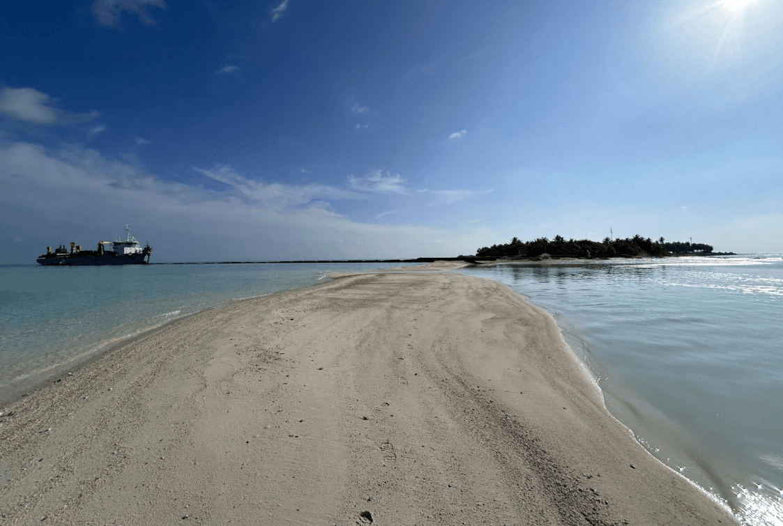 ގާދިއްފުށީ ބިން ހިއްކަން ފެށުން، ފޮޓޯ: ރައީސްގެ އެކްސް ޕޯސްޓް