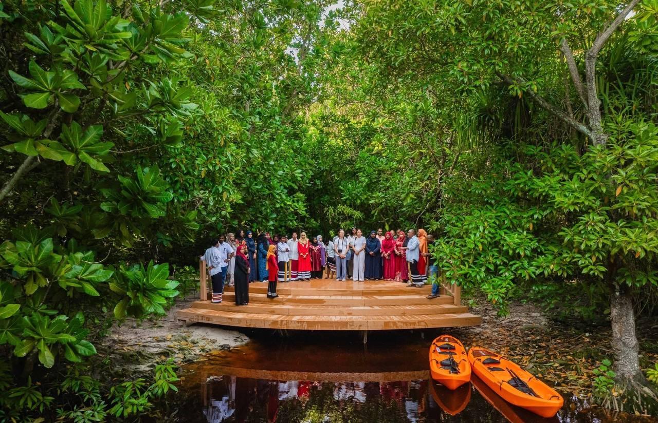 ލ. ގަމުގެ ޕަރީ ފެންގަނޑުގައި ވިއުއިން ޕްލެޓްފޯމެއް ހުޅުވުމަށް ބޭއްވި ހާއްސަ ރަސްމިއްޔާތުގެ ތެރެއިން--- ފޮޓޯ: ލާމުއެމްވީ