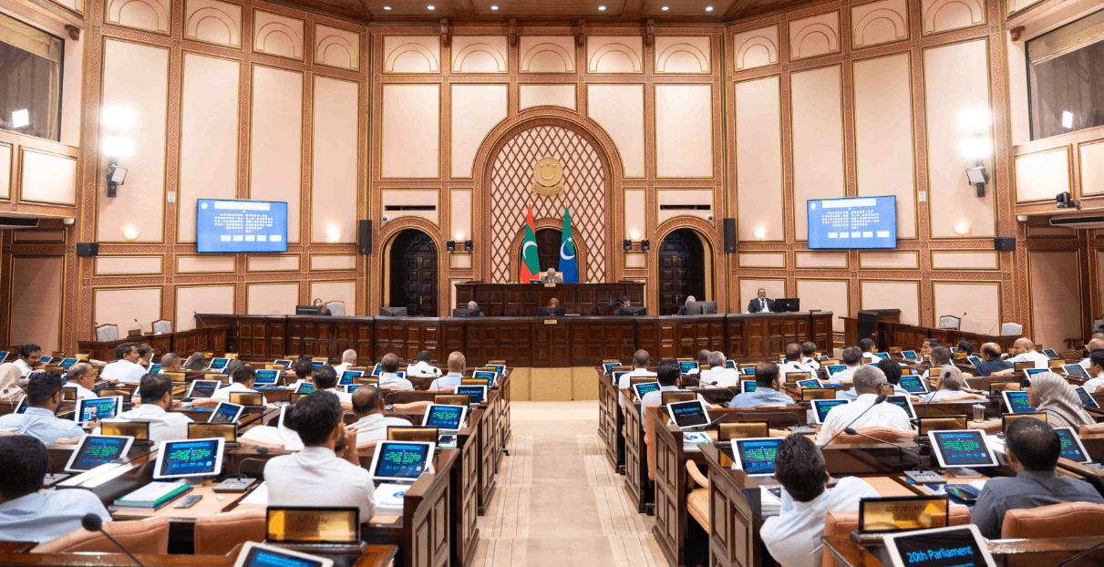 ގުނަވަން ޓްރާންސްޕްލާންޓްކުރުމުގެ ބިލު އަނބުރާ މަޖިލީހަށް