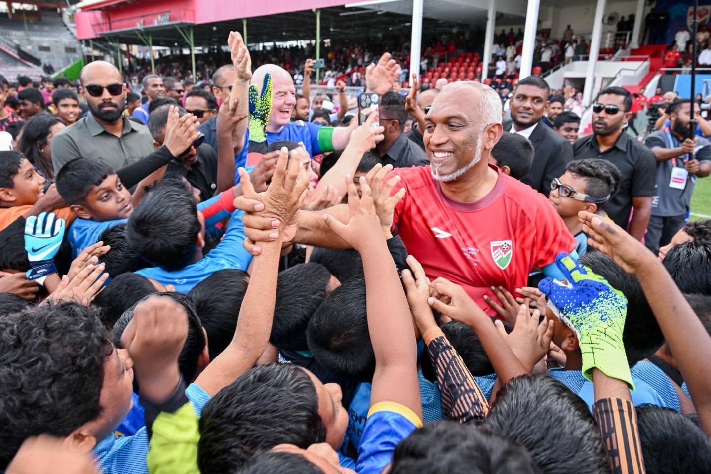 ރައީސް ވިދާޅުވީ ޓީމަކީ އާޖެންޓީނާ ކަމަށް، އެކަމަކު ތަށި ނެގުމުގެ ފުރުސަތު ބޮޑީ ފްރާންސް ކަމަށް!