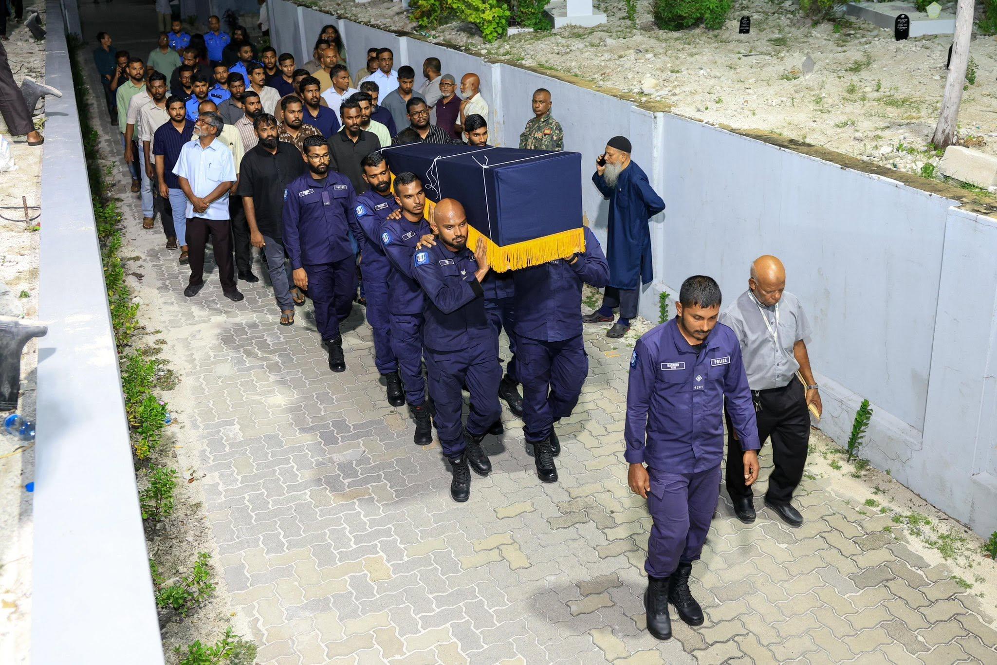 އާސިފްގެ ޖަނާޒާ، ފޮޓޯ: ޕޮލިސް