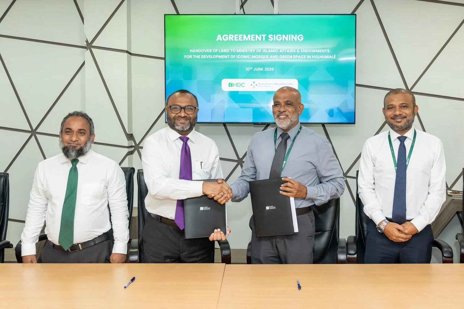 ހުޅުމާލެ ބޮޑު މިސްކިތް އެޅުމަށް ހަމަޖެހިފައިވާ ބިން ރަސްމީކޮށް ހަވާލުކޮށްފި