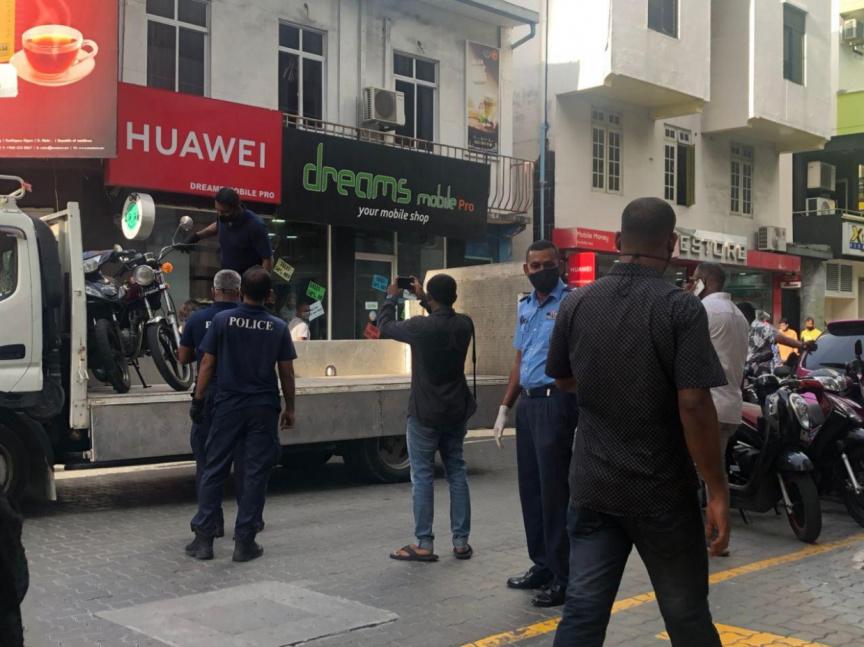 ގަވާއިދާ ހިލާފަށް ޕާކުކޮށްފައި ހުރި އުޅަނދުތައް ނަގަން ފަށައިފި