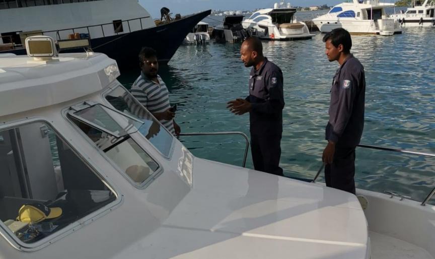 އޮޕަރޭޝަނެއްގެ ތެރެއިން ގެއްލުނު ފުލުހަކު، މޫދު އަޑިން ނިޔާވެފައި އޮއްވާ ފެނިއްޖެ