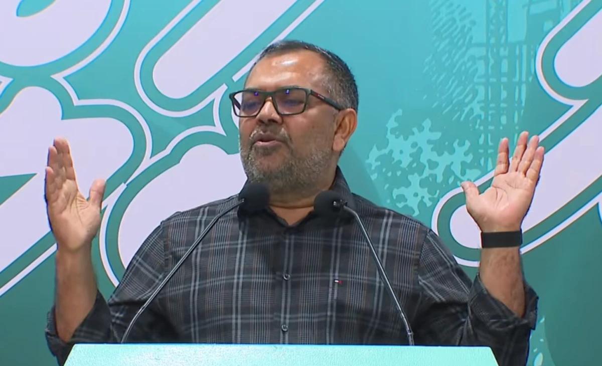 މާލީ ވަޒީރުކަމުން އިސްތިއުފާދެއްވިޔަސް، މިއަދުވެސް މިހުރީ ރައީސް މުޢިއްޒާއެކު ޚިދުމަތުގައި: މޫސާ ޒަމީރު