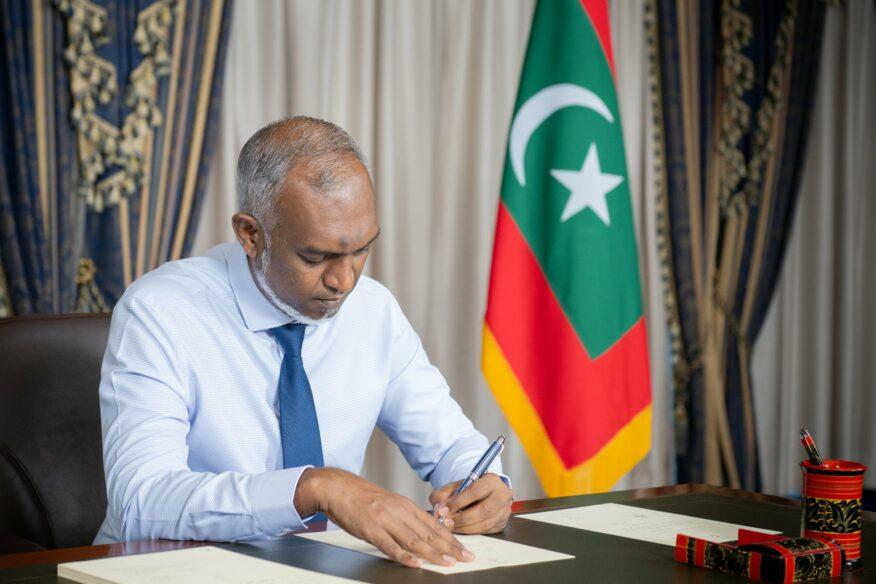 ގުނަވަން ޓްރާންސްޕްލާންޓް ކުރުމުގެ ބިލު، ރައީސް ތަސްދީގުކުރައްވައިފި