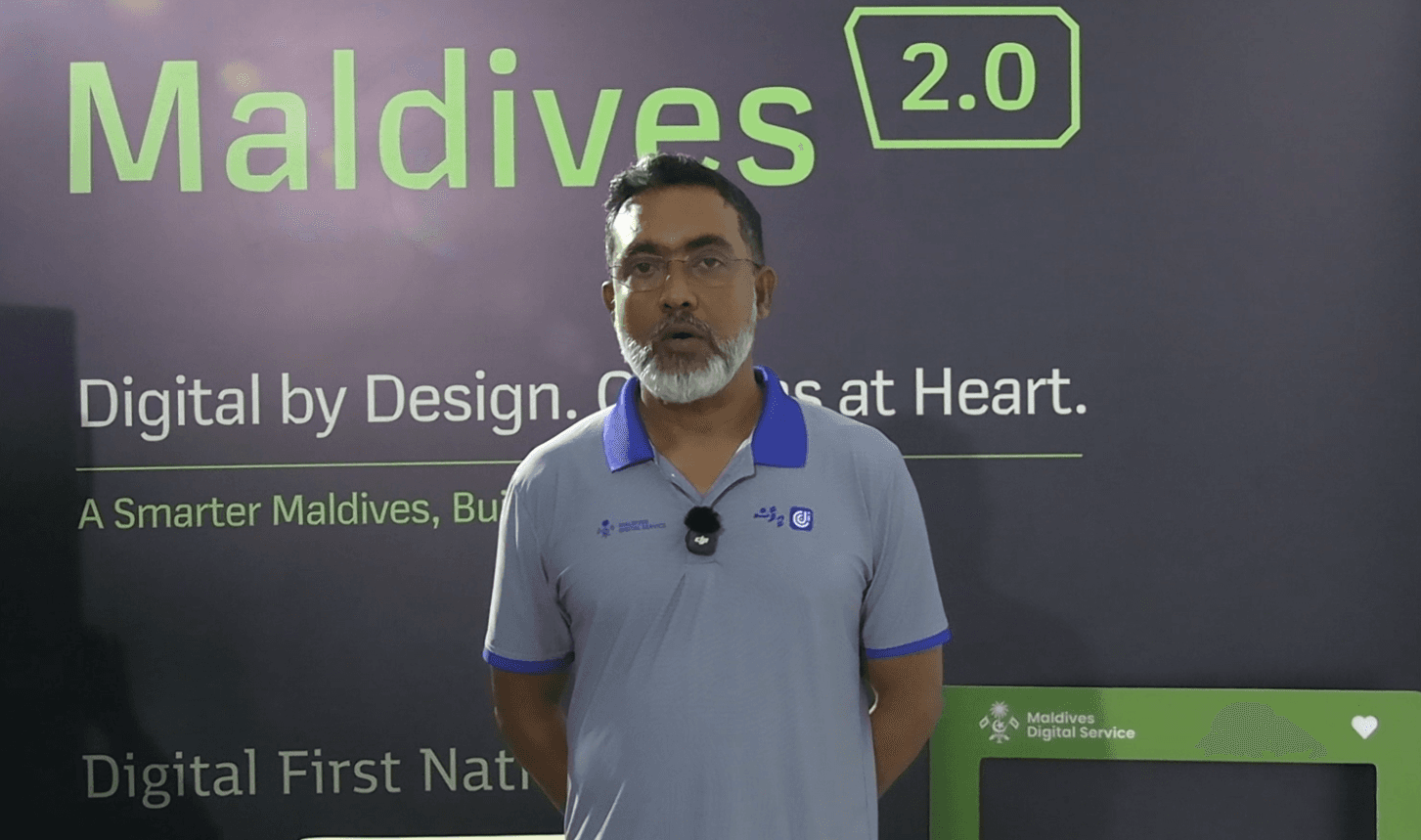 އެމްޑީއެސްގެ ސީނިއާ ސްފްޓްވެއާ އިންޖިނިއަ ހާނީ ނަސީރު. -ފޮޓޯ/މެންދުރު ޓީވީ