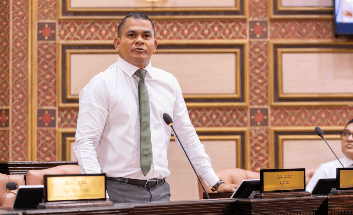 އެމްޑީޕީ ސަރުކާރުގައި ހުޅުދޫ އިންޖީނުގޭ އަޅަން 185 މިލިއަން ދޫކުރި، ފެންނަން ހުރީ ވަށާފާރަކާ ސައިލެންސަރެއް: ޝާޑް