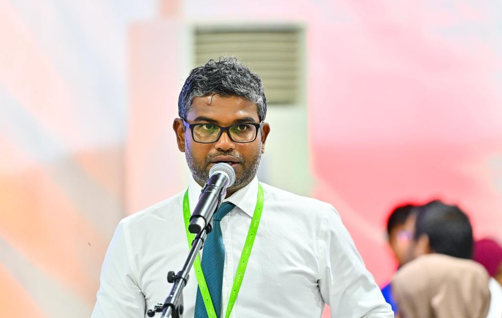 އެމްޑީޕީއަށް ސޮއިކުރި ވ. ތިނަދޫ ކައުންސިލްގެ ރައީސް ޝުޖާއުގެ ގޮނޑި ގެއްލިއްޖެ