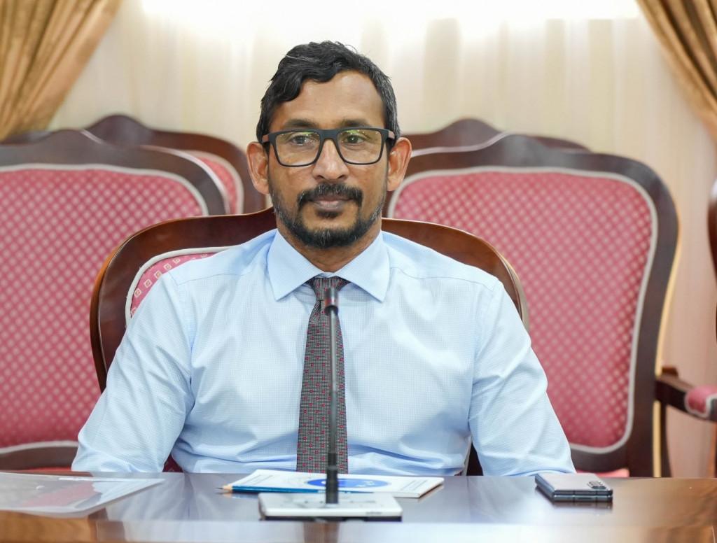 ޑޮލަރު އަގުބޮޑުވެގެން މިއުޅެނީ ނިމިދިޔަ ސަރުކާރުން 8 ބިލިއަން ރުފިޔާ ޗާޕުކުރުމުން: ފަލާހް