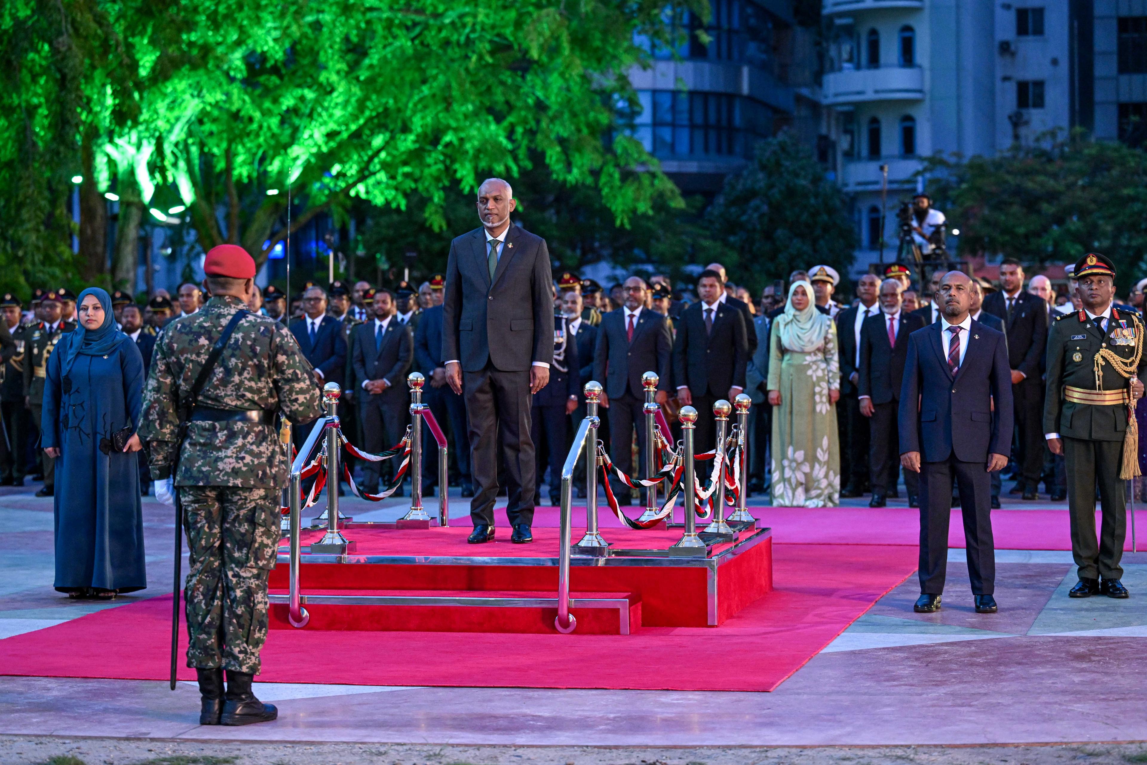 މިނިވަން ދުވަހު ބޭއްވި ދިދަ ނެގުމުގެ ރަސްމިއްޔާތުގައި ރައީސް ބައިވެރިވެވަޑައިގަންނަވަނީ، ފޮޓޯ: ރައީސް އޮފީސް
