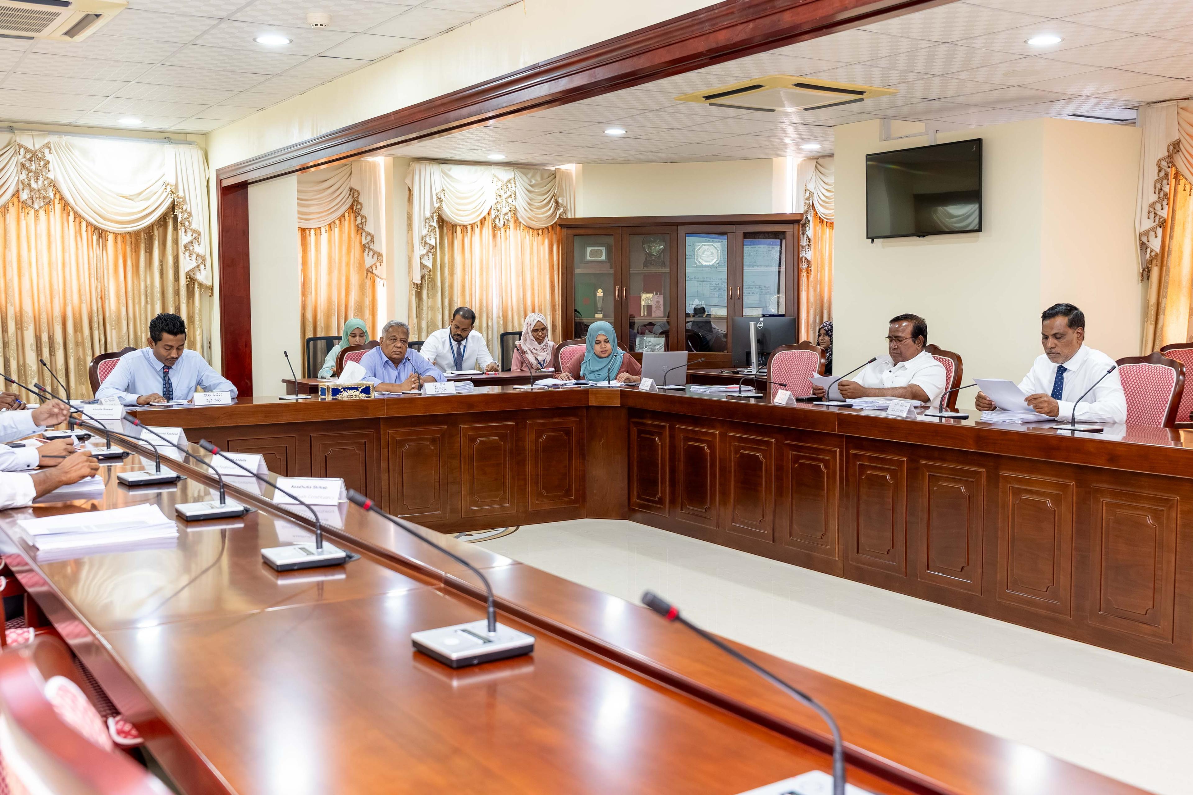 ކަޅު ބާޒާރުގައި ޑޮލަރު ވިއްކަން އިޝްތިހާރު ކުރުމަކީ ކުށެއް ކަމަށް ކަނޑައަޅާ ޖޫރިމަނާ ކުރަނީ