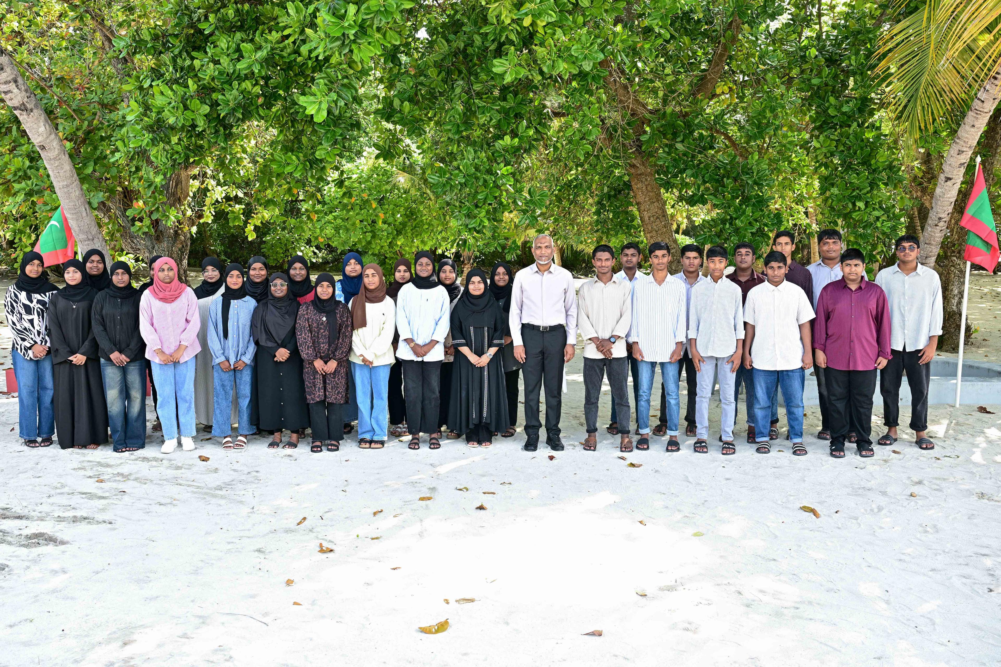 ރާއްޖެ ހަމަ މަގަށް ގެންދިއުމުގެ ހުރިހާވެސް ބާރެއް އޮތީ ދަރިވަރުންގެ އަތްމަތީގައި: ރައީސް