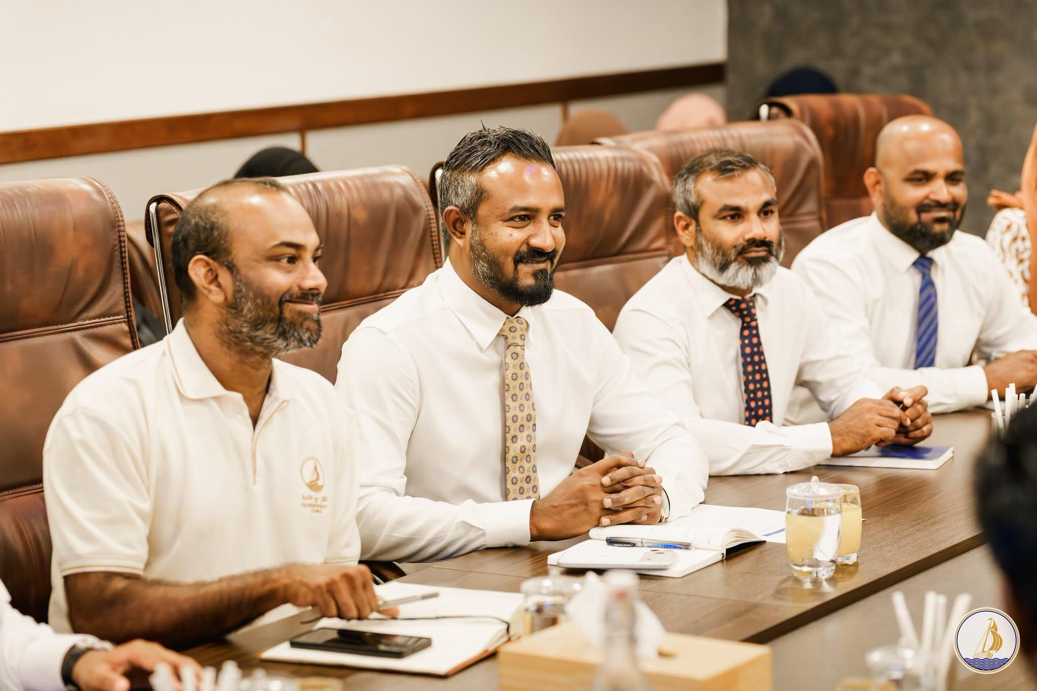 މަގު ސާފުކުރާ ވެހިކަލް ބޭނުންކުރެވެން ނެތީ ރަށުން ލައިސަންސް ނެގެން ނެތުމުން: ކުޅުދުއްފުށީ މޭޔަރު
