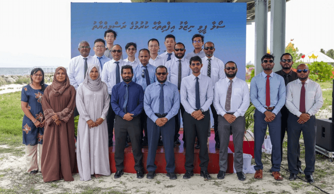 އޭދަފުށީގައި ގާއިމުކުރި 1.2 މެގަވޮޓްގެ ސޯލާ ޕީވީ އަދި ބެޓެރީ ސްޓޯރޭޖް ސިސްޓަމް ރަސްމީކޮށް އިފްތިތާޙުކޮށްފި