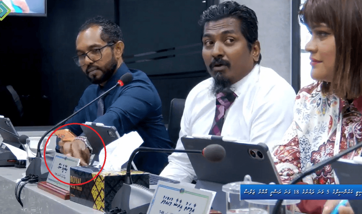ޣާލިބް މައިކް އޮފް ކޮށްލަނީ