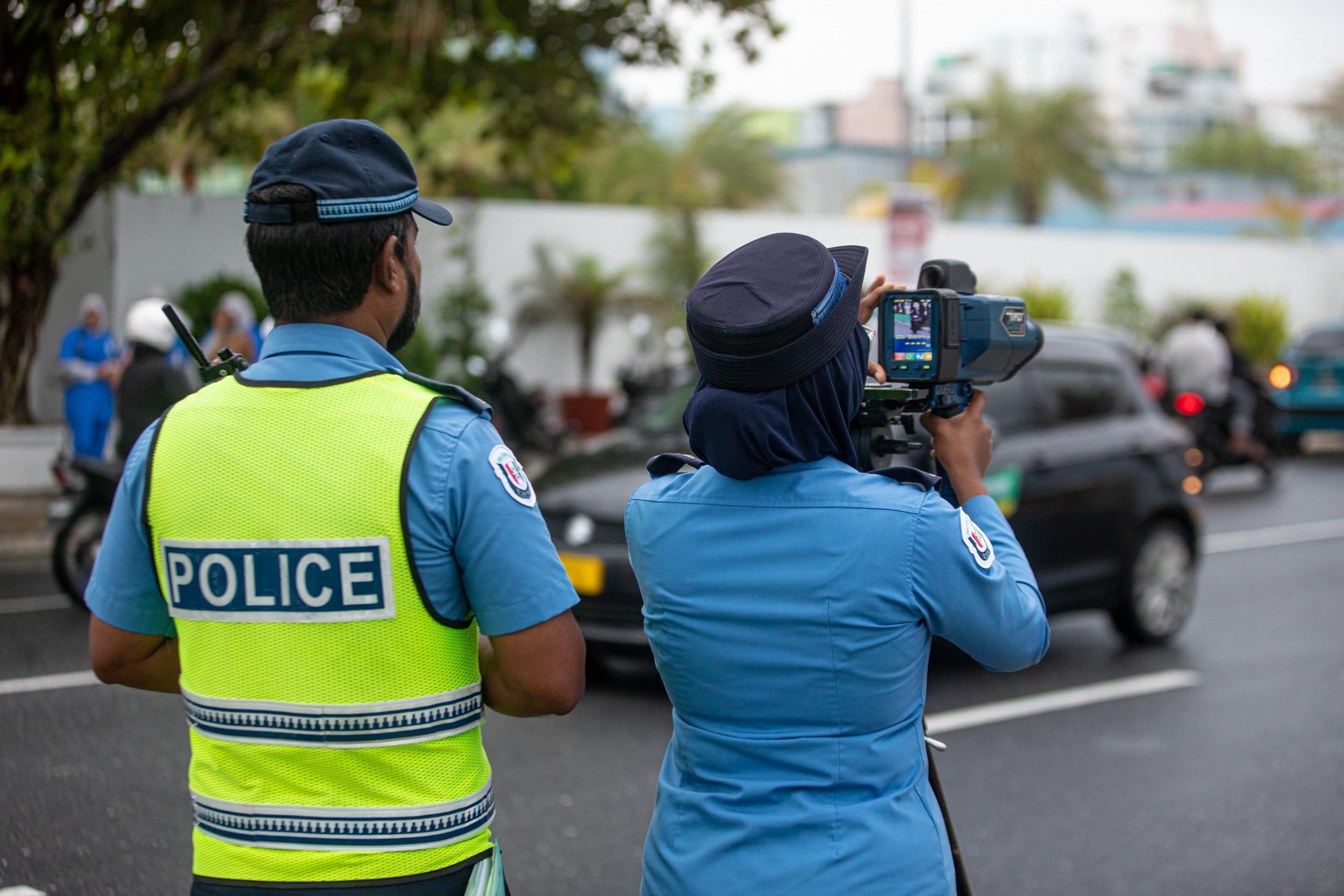 ފުލުހުން މަގުމަތީގައި ފޯރިމަރަނީ